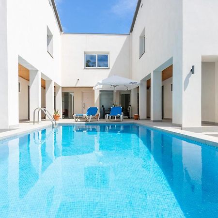 Goldhome - New House With Private Heated Pool, Parking, Wifi, Games Room Эмпуриабрава Экстерьер фото