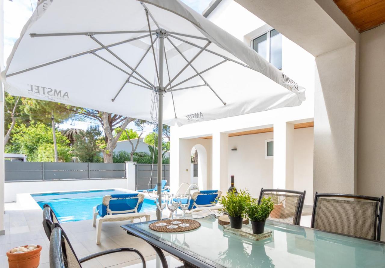 Goldhome - New House With Private Heated Pool, Parking, Wifi, Games Room Эмпуриабрава Экстерьер фото