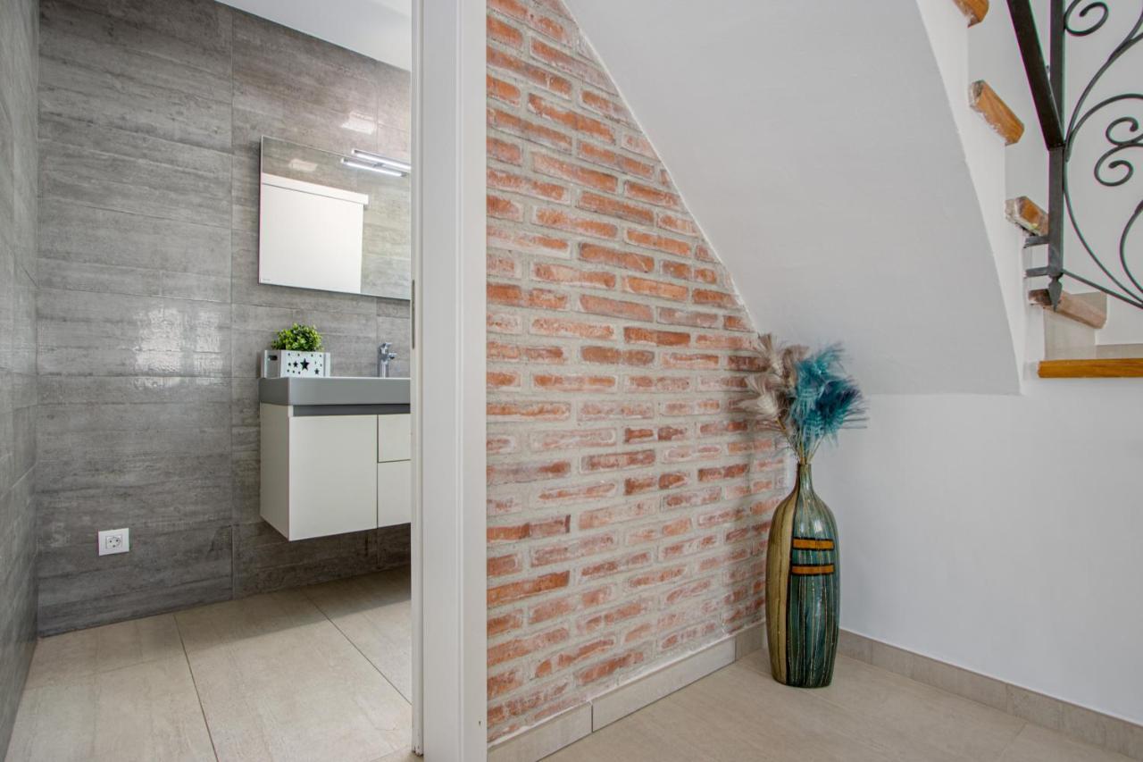 Goldhome - New House With Private Heated Pool, Parking, Wifi, Games Room Эмпуриабрава Экстерьер фото
