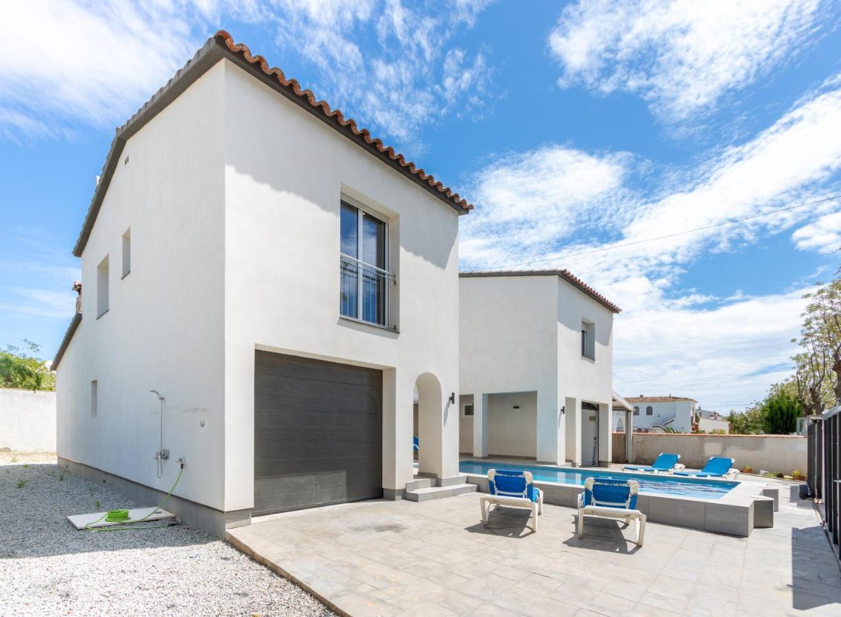 Goldhome - New House With Private Heated Pool, Parking, Wifi, Games Room Эмпуриабрава Экстерьер фото