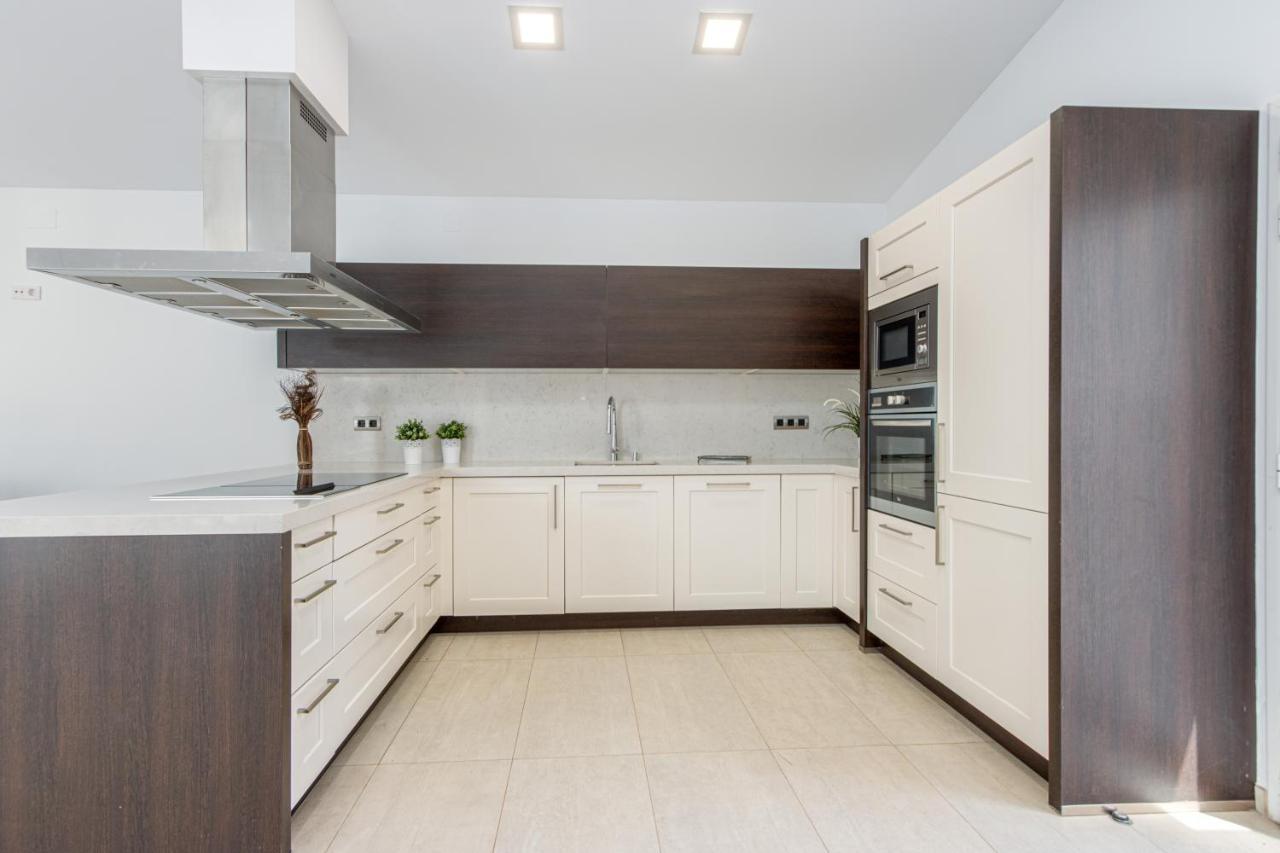 Goldhome - New House With Private Heated Pool, Parking, Wifi, Games Room Эмпуриабрава Экстерьер фото