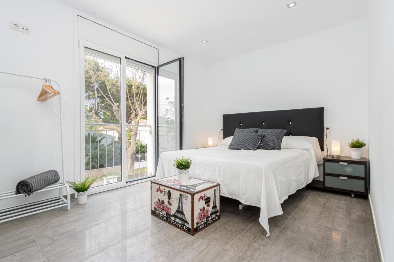 Goldhome - New House With Private Heated Pool, Parking, Wifi, Games Room Эмпуриабрава Экстерьер фото