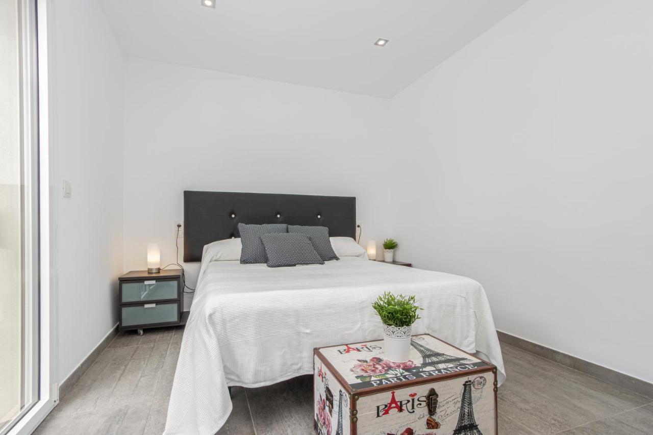 Goldhome - New House With Private Heated Pool, Parking, Wifi, Games Room Эмпуриабрава Экстерьер фото