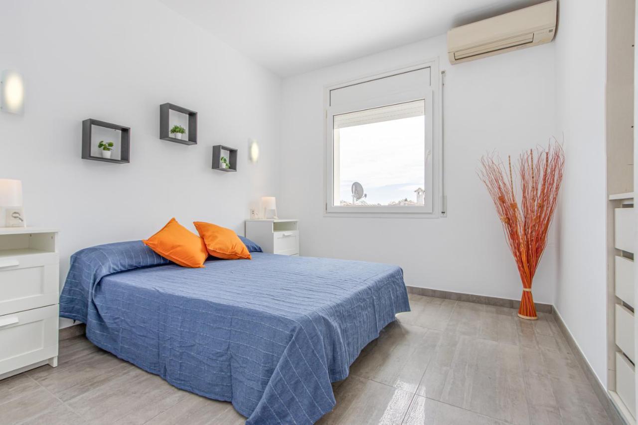 Goldhome - New House With Private Heated Pool, Parking, Wifi, Games Room Эмпуриабрава Экстерьер фото