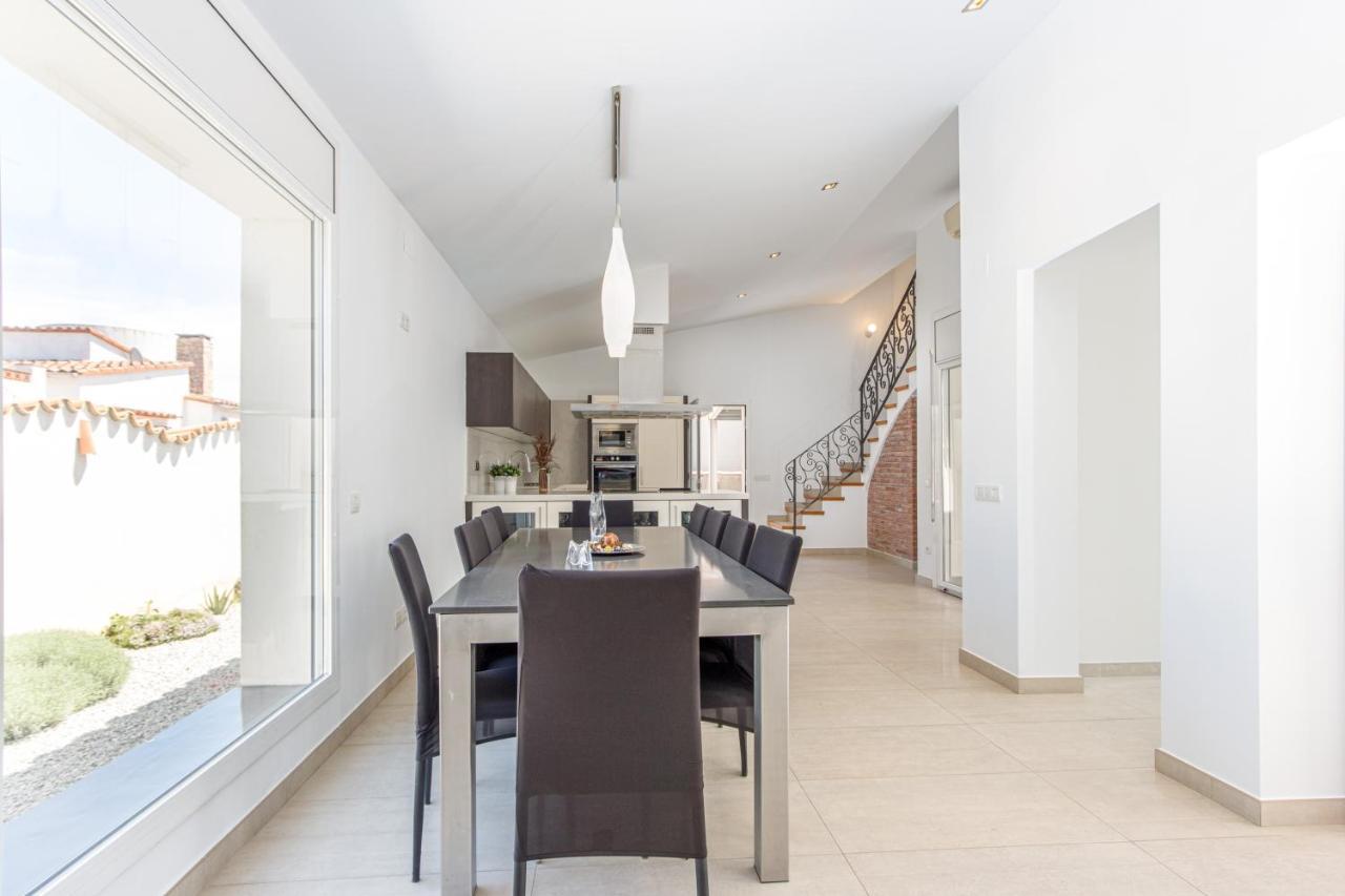 Goldhome - New House With Private Heated Pool, Parking, Wifi, Games Room Эмпуриабрава Экстерьер фото