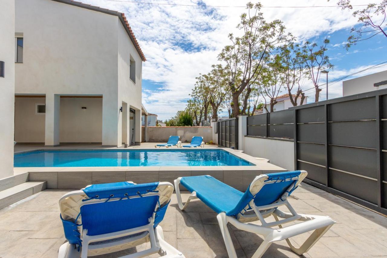 Goldhome - New House With Private Heated Pool, Parking, Wifi, Games Room Эмпуриабрава Экстерьер фото