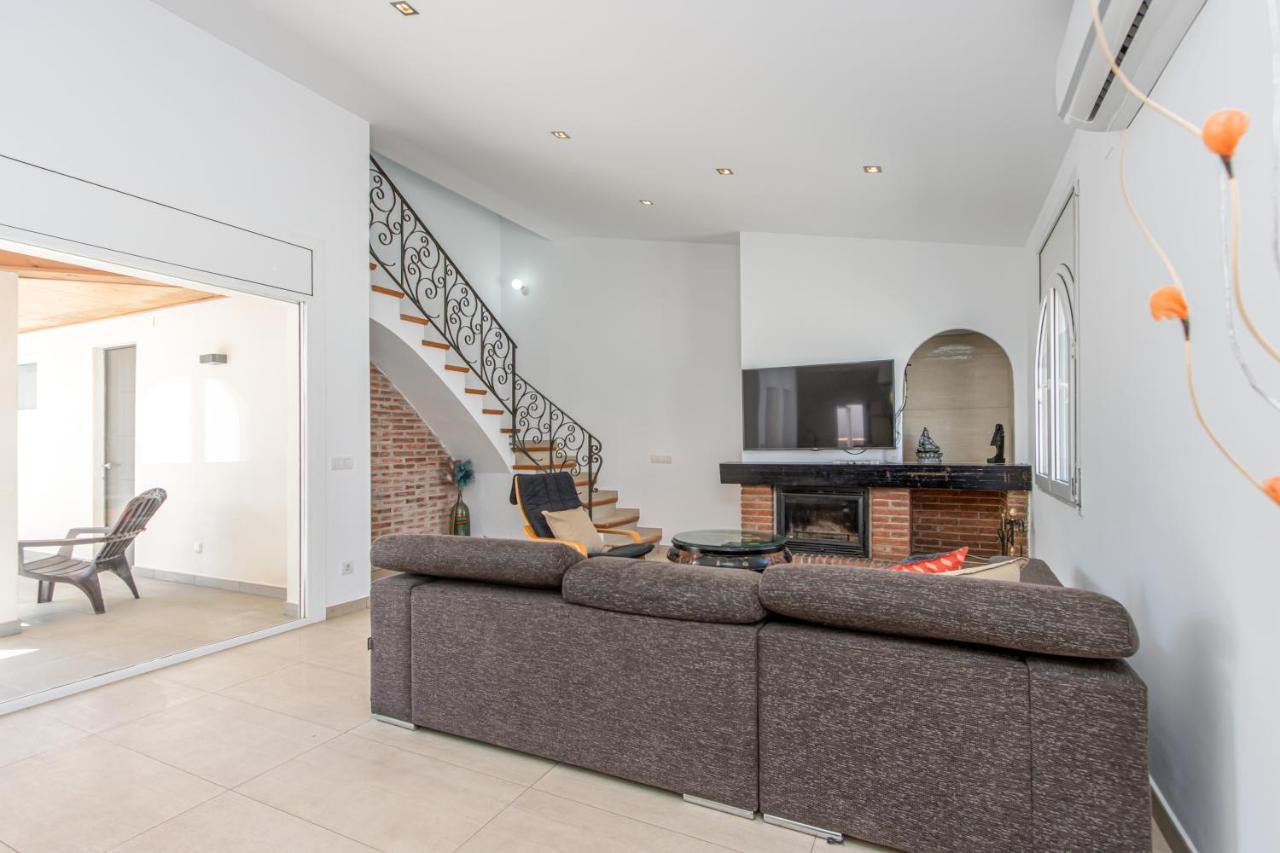 Goldhome - New House With Private Heated Pool, Parking, Wifi, Games Room Эмпуриабрава Экстерьер фото