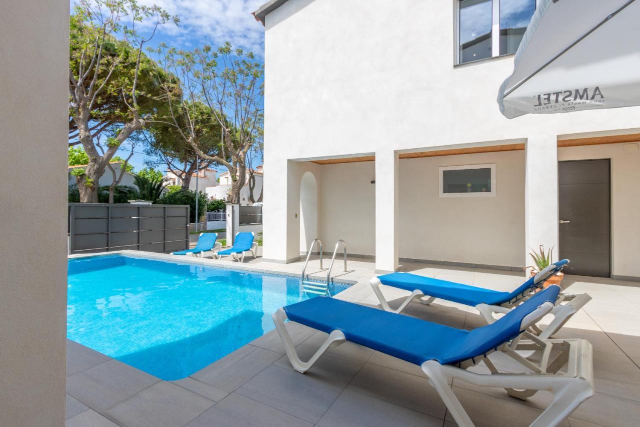 Goldhome - New House With Private Heated Pool, Parking, Wifi, Games Room Эмпуриабрава Экстерьер фото