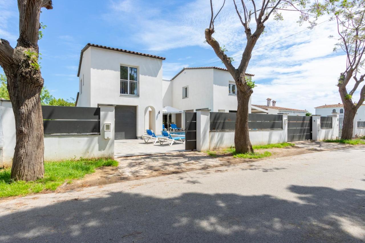 Goldhome - New House With Private Heated Pool, Parking, Wifi, Games Room Эмпуриабрава Экстерьер фото