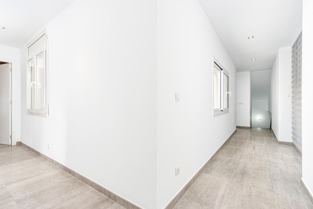 Goldhome - New House With Private Heated Pool, Parking, Wifi, Games Room Эмпуриабрава Экстерьер фото